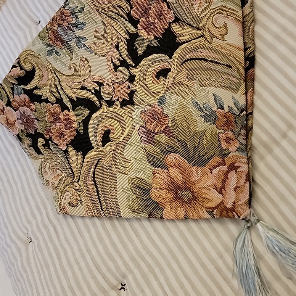 Table runner - Picture 2 of 6